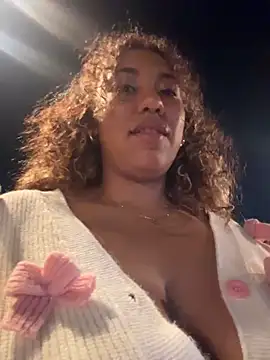 lauraltt live sex cam