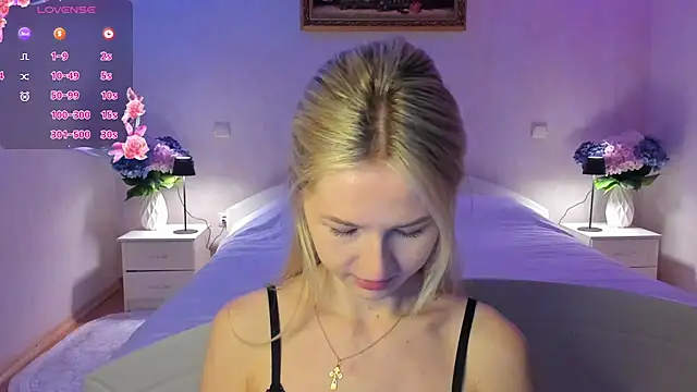 Julie_Blaze's cam snapshot