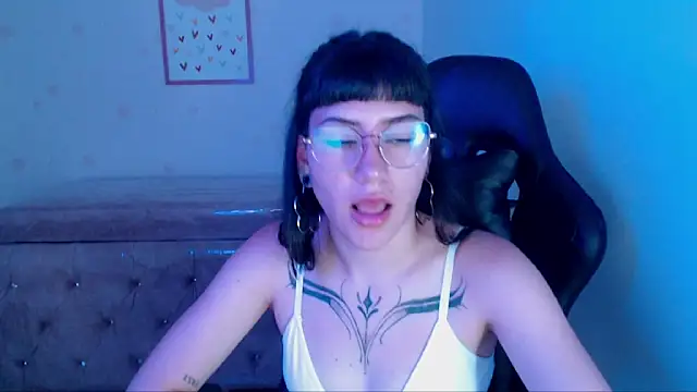 luciana_ch_2's cam snapshot