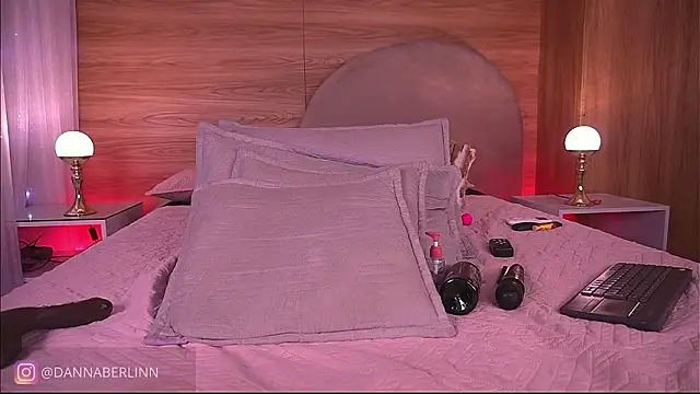 danna_berlin_'s cam snapshot