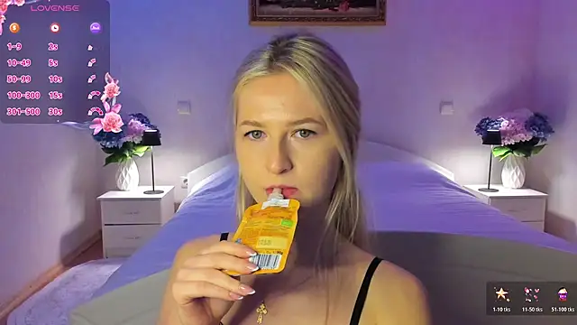 Julie_Blaze's cam snapshot