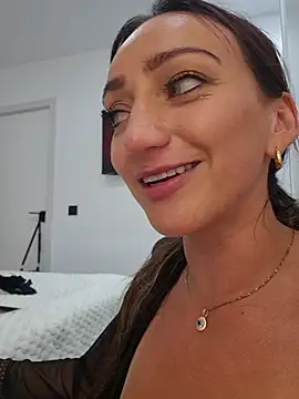 Ninabigtitied's cam snapshot