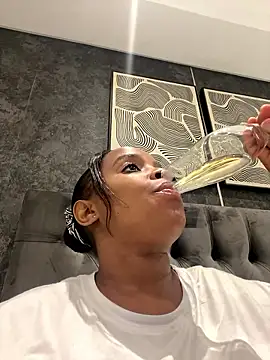 Saggy_areola95's cam snapshot