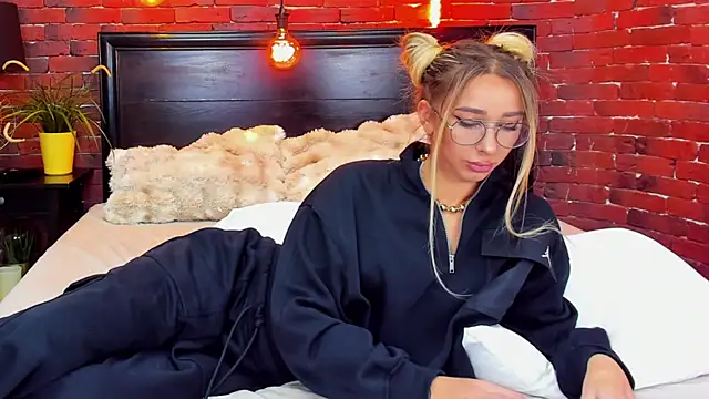 ChristynaRoss live sex cam