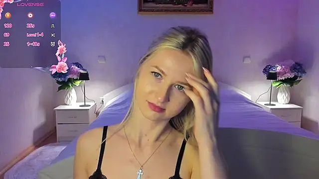 Julie_Blaze's cam snapshot