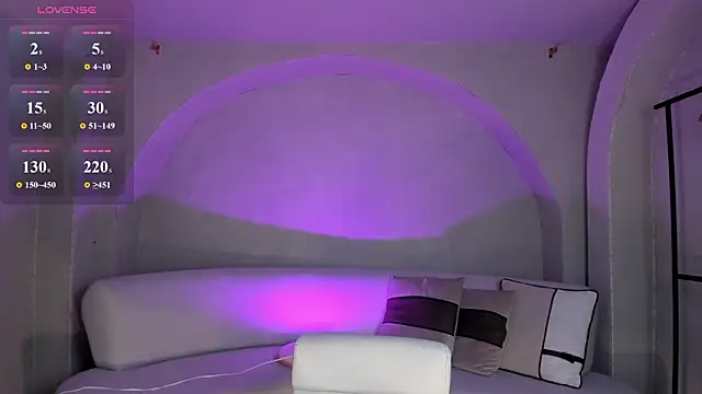 NiaHolland live sex cam