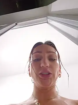 Ninabigtitied's cam snapshot