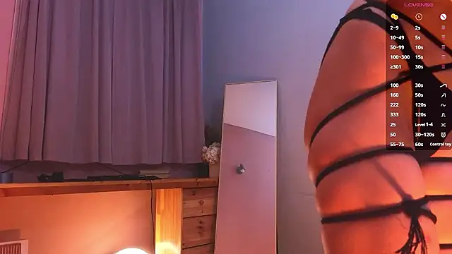 laracroftmansion's cam snapshot