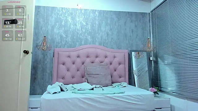 naomidibello's cam snapshot