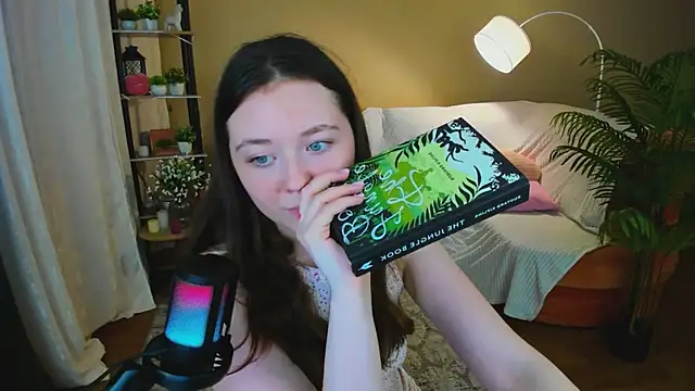 AlluringLookk's cam snapshot