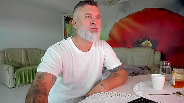 BlowMyXXL live sex cam