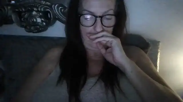 Tillieuk live sex cam