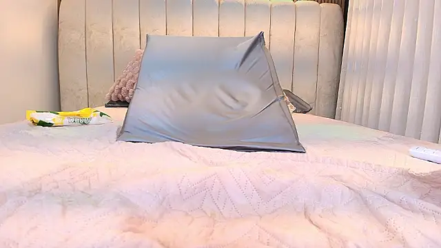 kata_hazel's cam snapshot