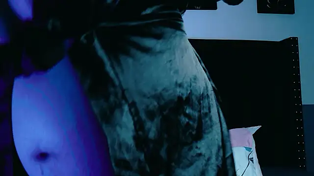 shybutdirtygirrll's cam snapshot