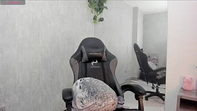 Gia_Campbell's cam snapshot