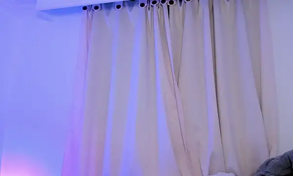 canelleGarces's cam snapshot