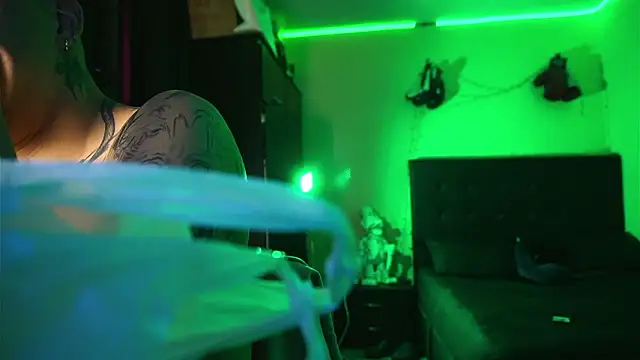 AlphaMasterXxx's cam snapshot