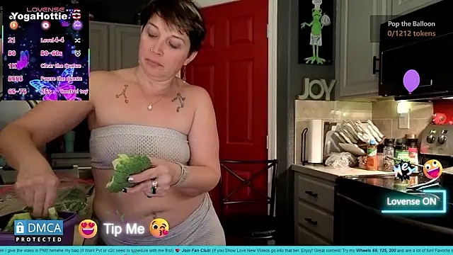 YogaHottie76's cam snapshot