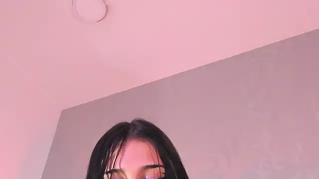 Evabellee's cam snapshot