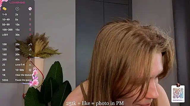 ShannaRois live sex cam