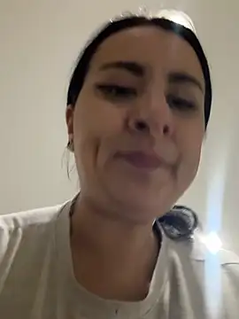 Abril_Luv's cam snapshot