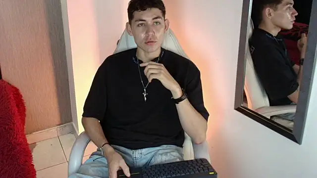 LoganFoster_'s cam snapshot