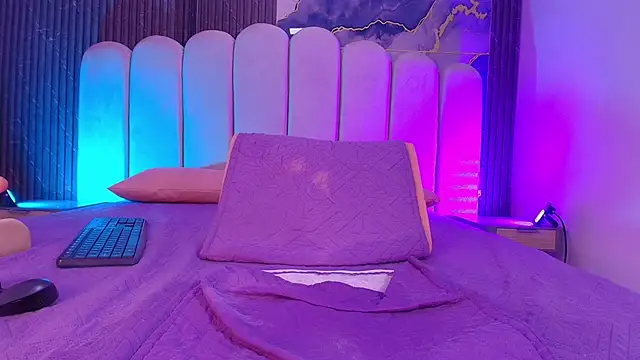 hot_dione's cam snapshot