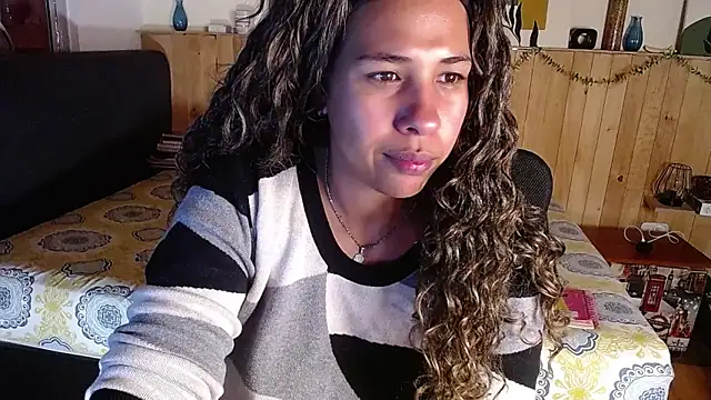 IVONNE_COLLINS33's cam snapshot