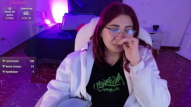 littlee_red's cam snapshot