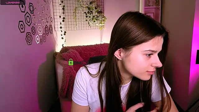 berry_alma's cam snapshot