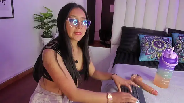 Mara_Wolf01's cam snapshot