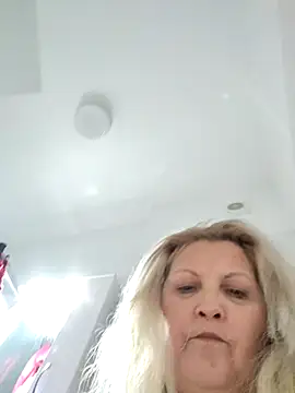 Divineblond's cam snapshot