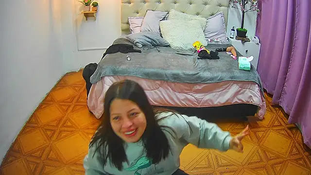 ShyVibes_'s cam snapshot