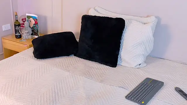 OlayaCooper live sex cam