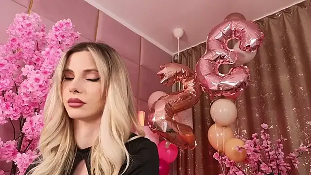 Elliblue's cam snapshot