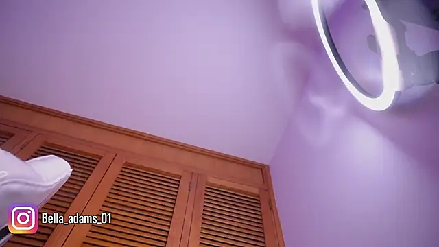 bella_adams_ live sex cam