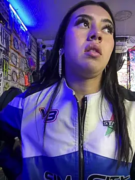 emily_24x's cam snapshot