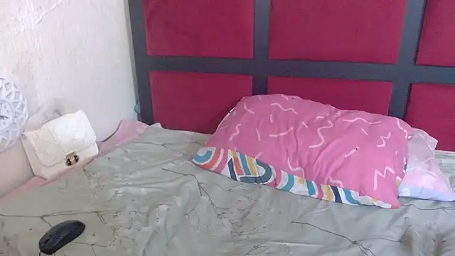 MaximTease24's cam snapshot