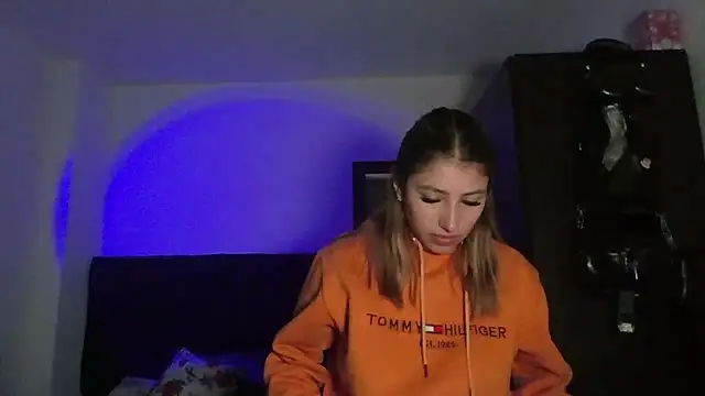 AliceTeenager___'s cam snapshot