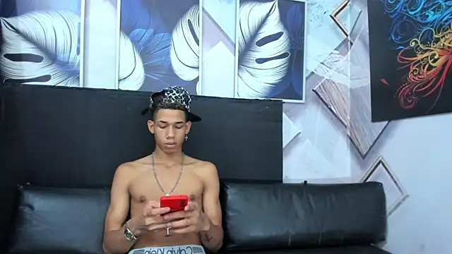 Little_nicoll live sex cam