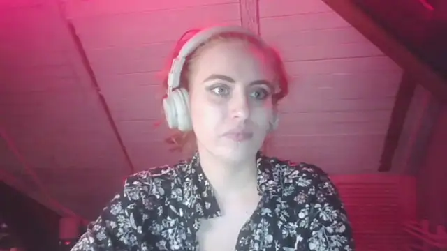 RubyBigBoobs's cam snapshot