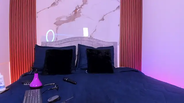 Naia-Nore live sex cam