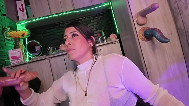 LaureenHills's cam snapshot