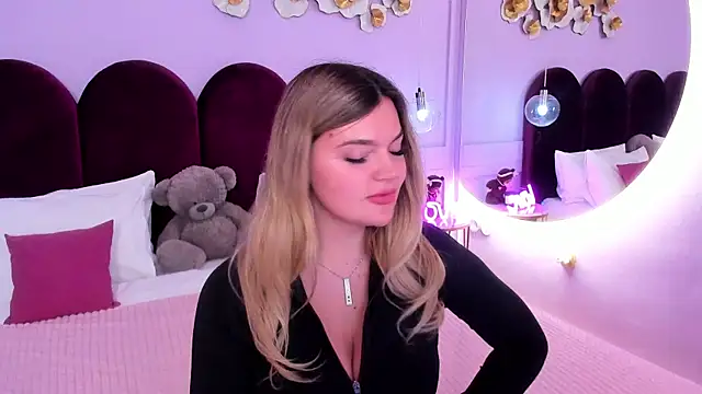 ZaraBloom's cam snapshot