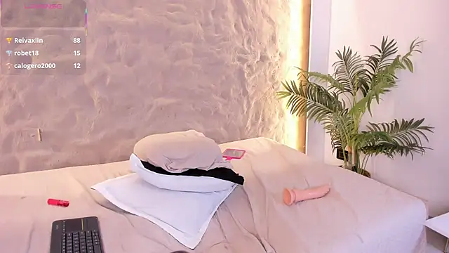 Naomy_gyal's cam snapshot