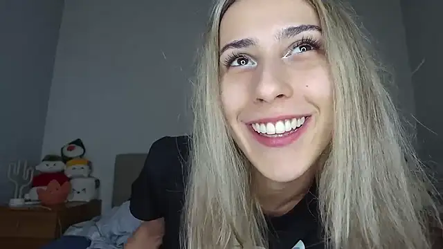 Chiara-2002 live sex cam