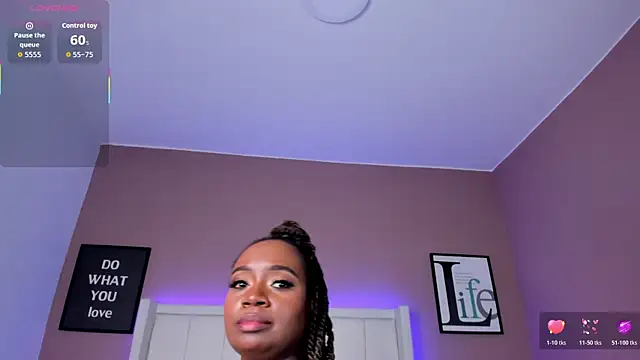 Britanymooree's cam snapshot