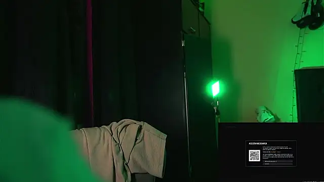 AlphaMasterXxx live sex cam