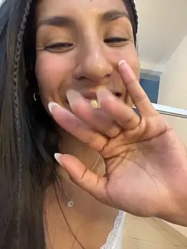 MaddyX__ live sex cam