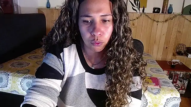 IVONNE_COLLINS33's cam snapshot